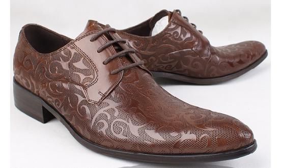 Brown Chaussures de costume en cuir avec motif fantaisie feuilles - marrons