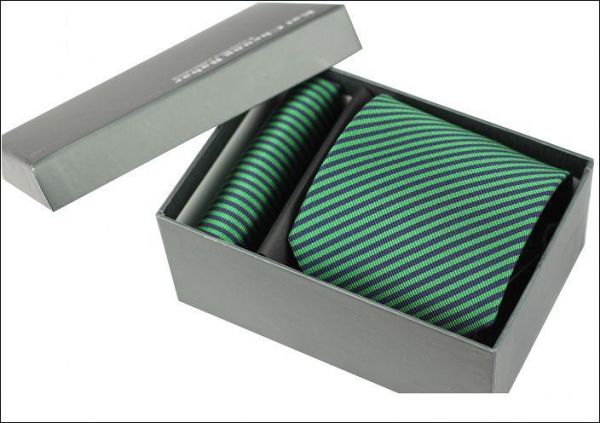 Cravate pure soie avec micro rayures vertes et bleues