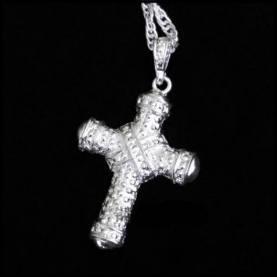 Collier chaine avec pendentif en crucifix croix bling bling – argent