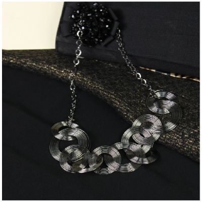 Collier fantaisie avec multiples anneaux fins bijouterie fashion pour femmes