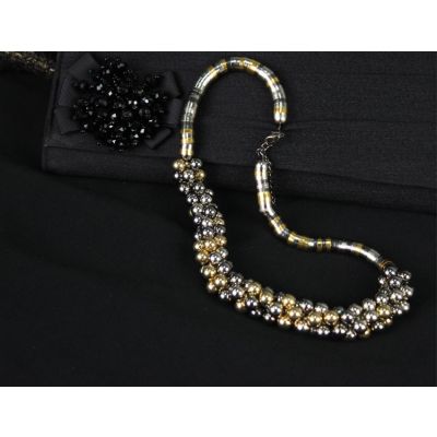Collier fantaisie pour femmes avec perles et mailles en métal épaisses