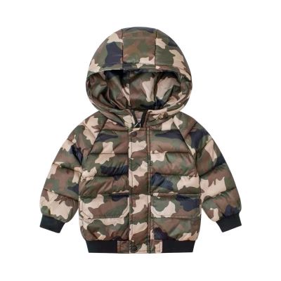 Doudoune enfant camouflage motif militaire avec capuche et rembourrage