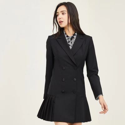 Robe tailleur noire double boutonnage et plissée pour femme