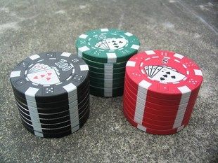 Grinder metal 3 pièces style Poker pour effritement d'herbe
