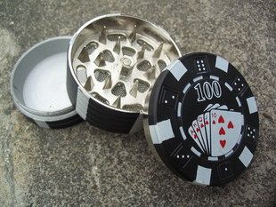 Grinder metal 3 pièces style Poker pour effritement d'herbe