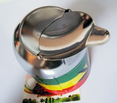 Cendrier refermable avec design rasta reggae