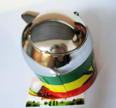Cendrier refermable avec design rasta reggae
