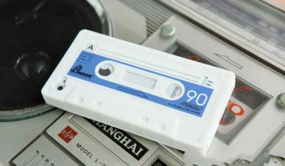 Coque iPhone cassette 4 4S Apple housse rétro années 80 K7 tape deck