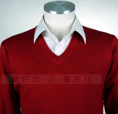 Pull en cachemire  col en V et fins motif a carreaux tricote - rouge