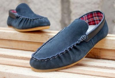 Chaussures fines style mocassins sans lacets avec bordure cuir