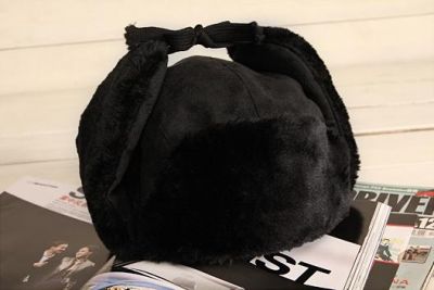 Chapeau russe soviétique chapka à rayures avec fourrure oreilles