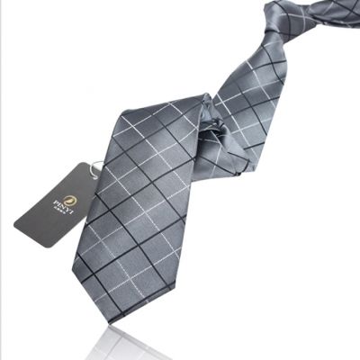 Cravate grise avec rayures croisées noir blanc