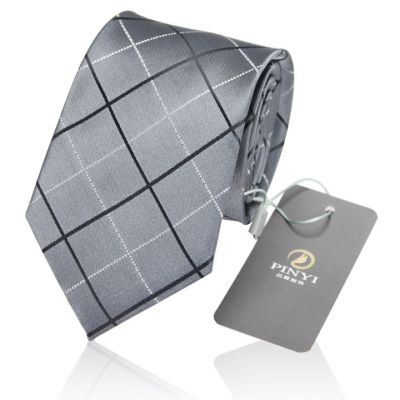 Cravate grise avec rayures croisées noir blanc