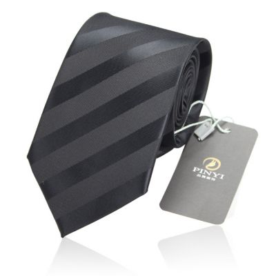 Cravate noire avec rayures mates et brillantes
