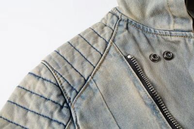Blouson en jeans à capuche effet délavé avec padding épaules