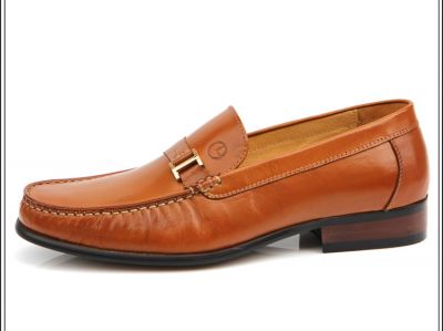 Chaussures de ville type mocassin en cuir avec detail or - marrons