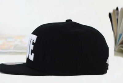 Casquette Snapback Vogue Broderie Blanche Swag