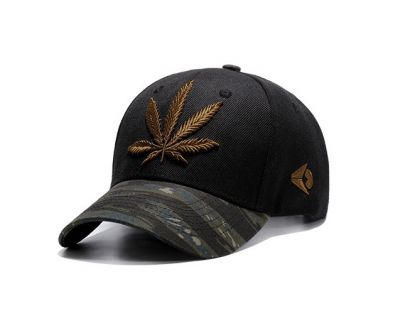 Casquette visière arrondie camouflage et broderie cannabis weed ganja