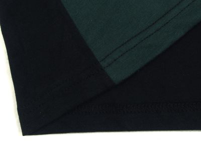 Polo à manches longues motif moderne géométrique tricolore