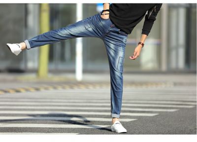 Jeans slim pour homme avec patch et effet recousu tendance