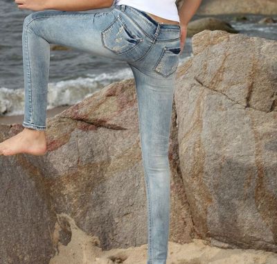 Jeans Taille Basse Moulant pour Femme avec Griffures Bleu Ciel