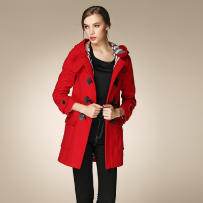 manteau à capuche rouge