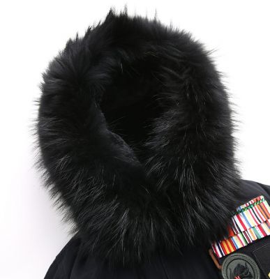 Manteau hiver pour femme avec badges brodés et capuche fourrure