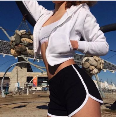 Mini short de sport pour femme bordure blanche en coton