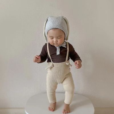 Petit pantalon à bretelles lainage pour bébé