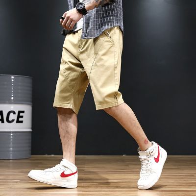 Short chino baggy pour homme.