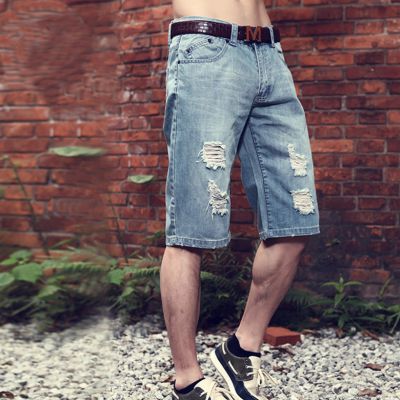 Short baggy streetwear collection en jean style délavé déchirure
