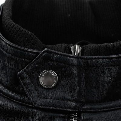 Blouson en cuir artificiel avec col à bouton et poches poitrines