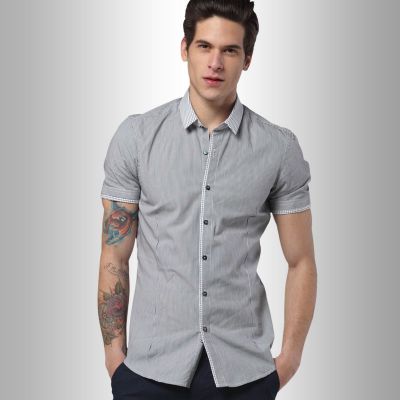 Chemise à manches courtes fashion cintrée avec micro rayures - coton