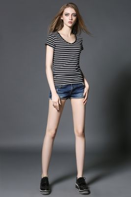 T-shirt à rayures classique pour femme avec manches courtes et col V