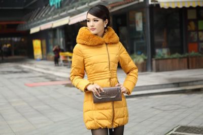 Manteau d'hiver pour femme avec bordure col en fausse fourrure