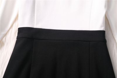 Robe bicolore effet t shirt blanc et jupe avec fermeture col bouton