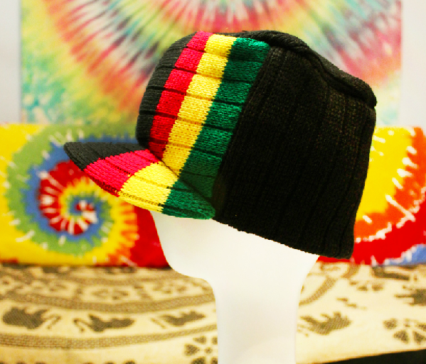 https://urbansapes.fr/pub/media/catalog/product/b/o/bonnet-casquette-rasta-droit-avec-bande-tricolore-vert-jaune-rouge-reggae-sw9434-05.png